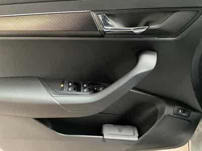 Skoda Karoq Sportsline+DSG+P.Travel+AHK+Easy-Open+Led+Navi (2025) - Photo 14