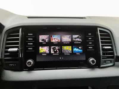Skoda Karoq Sportsline+DSG+P.Travel+AHK+Easy-Open+Led+Navi (2025) - Photo 13