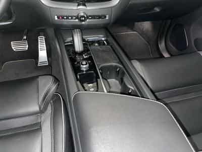 Volvo XC60 B4 P Geartronic Inscription (2022) - Photo 10