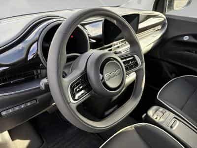 Fiat 500 500e 42 kWh LIMO (2023) - Foto 7