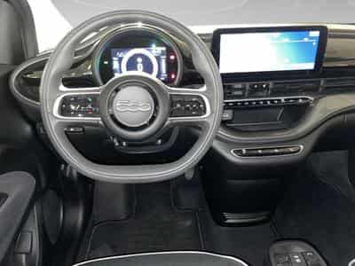 Fiat 500 500e 42 kWh LIMO (2023) - Photo 6