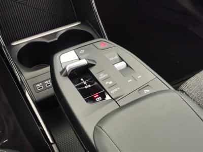 BMW iX1 66.5 kWh eDrive20 Business NAVI/FULL LED/JA17/PDC (2024) - Photo 12