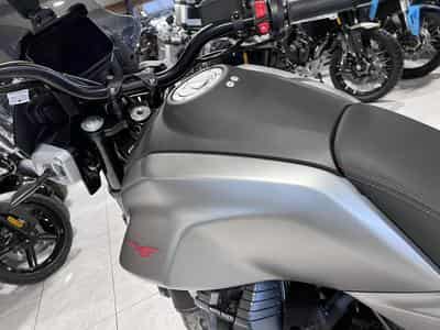 Moto Guzzi V85 TT  Strada (2025) - Photo 6