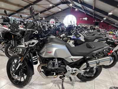 Moto Guzzi V85 TT  Strada (2025) - Photo 4
