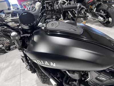 Indian Scout Bobber Ltd + Tech Black Smoke (2026) - Photo 6
