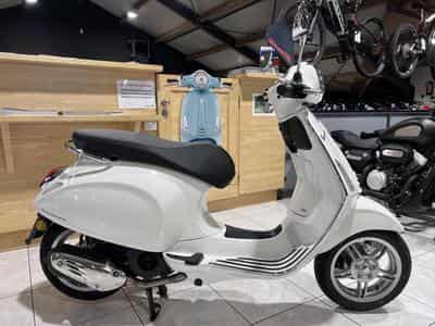 Vespa Primavera BLANC (2026) - Photo 1