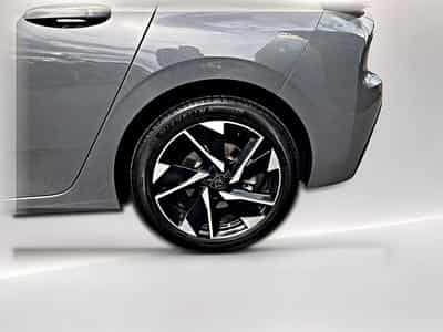 Peugeot 308 1.5 BLUEHDI 130 ALLURE EAT8 (2025) - Photo 9