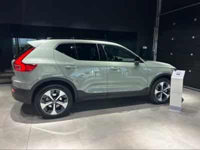 Volvo XC40 XC40 Plus, B3, Mild Hybride Essence Dark (2025) - Photo 1