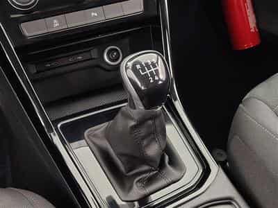 VW Touran 2.0 TDi SCR Highline 7PL/ALCANTARA/NAVI/JA/PDC (2021) - Foto 12