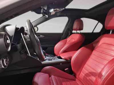 Alfa-Romeo Giulia 2.2 MJD 210 Q4 Veloce (2023) - Foto 4