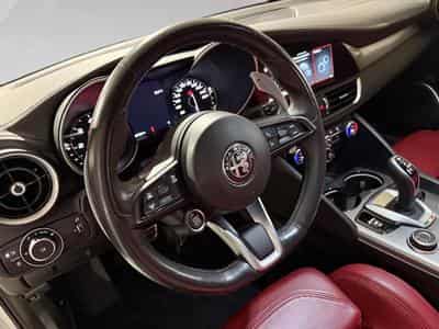 Alfa-Romeo Giulia 2.2 MJD 210 Q4 Veloce (2023) - Foto 8