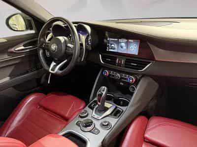 Alfa-Romeo Giulia 2.2 MJD 210 Q4 Veloce (2023) - Foto 7