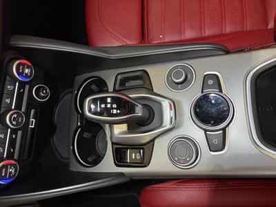 Alfa-Romeo Giulia 2.2 MJD 210 Q4 Veloce (2023) - Foto 9