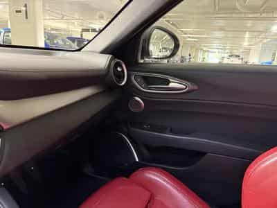 Alfa-Romeo Giulia 2.2 MJD 210 Q4 Veloce (2023) - Foto 10