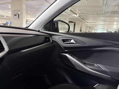 Opel Grandland 1.6 Turbo S/S AT8 Elegance (2023) - Foto 11