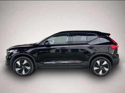 Volvo XC40 (2023) - Photo 2