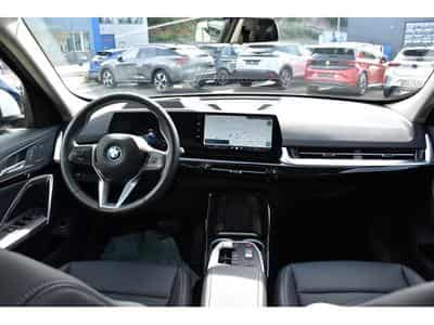 BMW iX1 eDrive20 xLine 66,5 kWh PANO CUIR MEMO ACC CAM360 HUD 1°MAIN (2025) - Foto 10