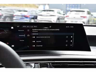 Peugeot 5008 Hybrid 145 Allure e-DCS6 ACC CAM360 JA19 NEUF (2026) - Foto 13