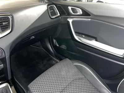 Kia Ceed Pulse 1.0 T-GDI 120 MHEV DCT ISG (2024) - Foto 9
