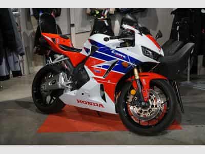 Honda CBR CBR600RR (1970) - Photo 1