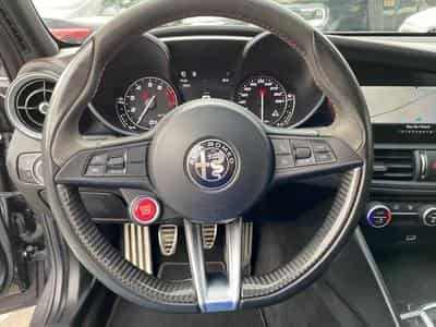 Alfa-Romeo Giulia Giulia 2.9 V6 Bi-Turbo Quadrifoglio (2017) - Foto 14