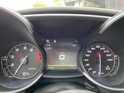 Alfa-Romeo Giulia Giulia 2.9 V6 Bi-Turbo Quadrifoglio (2017) - Foto 15