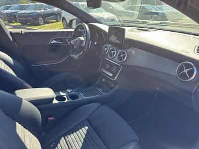 Mercedes CLA 220 D FASCINATION 7G-DCT (2018) - Photo 14