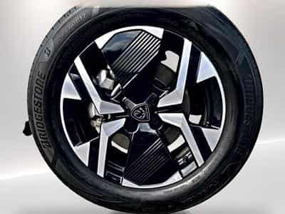 Peugeot 2008 1.2 HYBRID 145 GT E-DCS6 (2025) - Photo 9