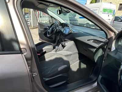 Peugeot 208 1.2 AUTOMATIQUE 5 PORTES (2014) - Photo 11
