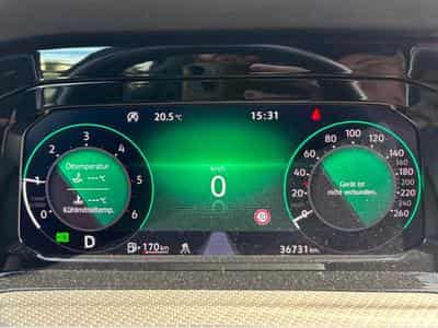 VW Golf VIII Variant R-Line (2022) - Photo 1