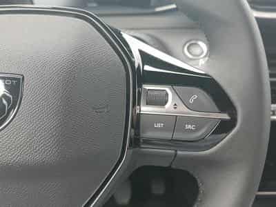 Peugeot 2008 1.2 100 ALLURE (2025) - Photo 15