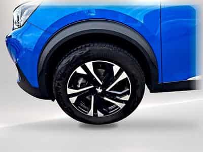 Peugeot 2008 1.5 BLUEHDI 130 ALLURE PACK EAT8 (2023) - Photo 9