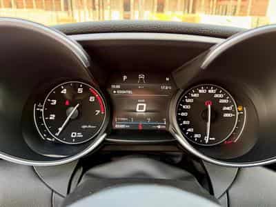 Alfa-Romeo Giulia 2.0 Turbo 280 AT Q4 Veloce (2019) - Foto 14