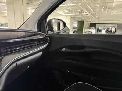 Fiat 500 500e 24 kWh LIMO (2024) - Foto 9