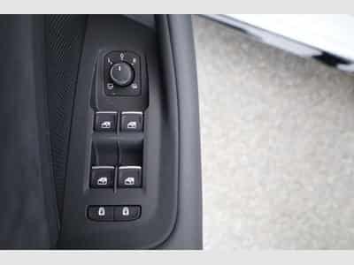 VW Passat Variant 2.0 TDI 142 kW 4Motion R-Line (2026) - Foto 8