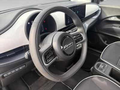 Fiat 500 500e 42 kWh LIMO (2024) - Foto 8