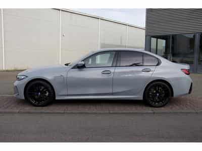BMW 330 330e Aut. Pack M 19" HuD pack Innovation Driving Assistant (2024) - Foto 2