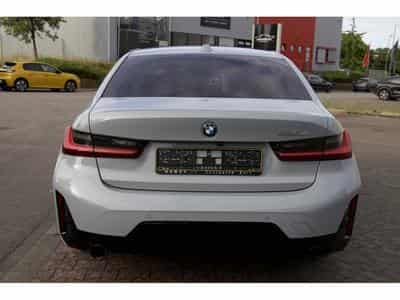 BMW 330 330e Aut. Pack M 19" HuD pack Innovation Driving Assistant (2024) - Foto 3
