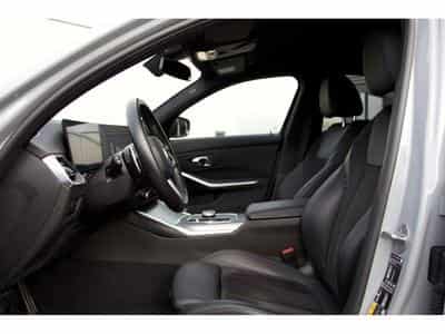 BMW 330 330e Aut. Pack M 19" HuD pack Innovation Driving Assistant (2024) - Foto 5