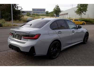 BMW 330 330e Aut. Pack M 19" HuD pack Innovation Driving Assistant (2024) - Foto 4