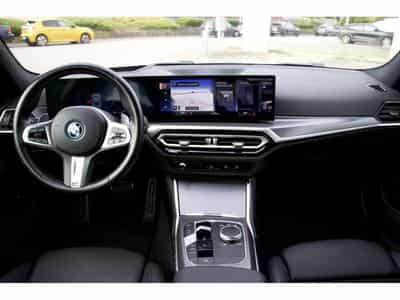 BMW 330 330e Aut. Pack M 19" HuD pack Innovation Driving Assistant (2024) - Foto 8