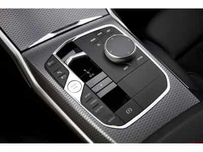BMW 330 330e Aut. Pack M 19" HuD pack Innovation Driving Assistant (2024) - Foto 9