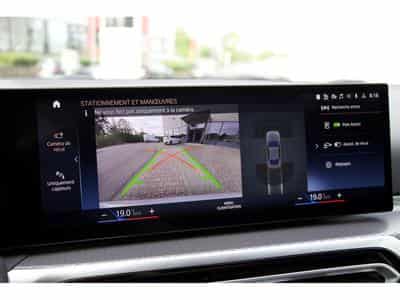 BMW 330 330e Aut. Pack M 19" HuD pack Innovation Driving Assistant (2024) - Foto 11