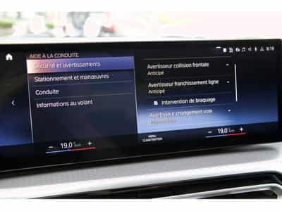 BMW 330 330e Aut. Pack M 19" HuD pack Innovation Driving Assistant (2024) - Foto 15