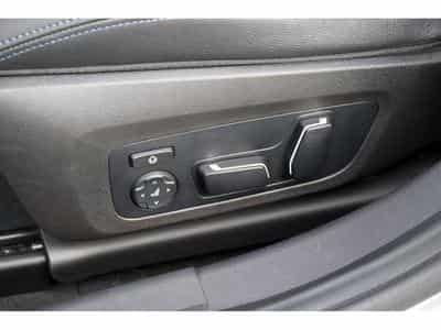 BMW 330 330e Aut. Pack M 19" HuD pack Innovation Driving Assistant (2024) - Foto 13