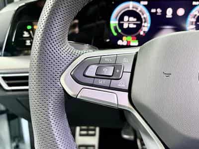 VW Golf GTE PHASE 2  1.5 eHybrid 272 CV DSG 6 *360°* CUIR * ATTELAGE (2026) - Foto 11