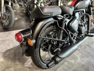 Royal Enfield Classic 350 Noir furtif foncé (2026) - Foto 4