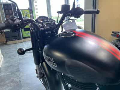 Royal Enfield Classic 350 Noir furtif foncé (2026) - Foto 3