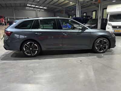 Skoda Octavia VRS 2.0 TSI 245 AT (2021) - Photo 2