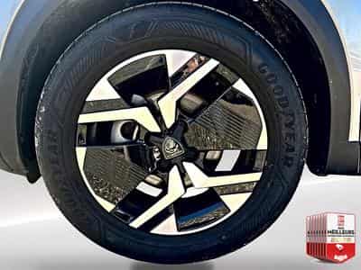 Peugeot 2008 1.2 100 ALLURE (2025) - Photo 9